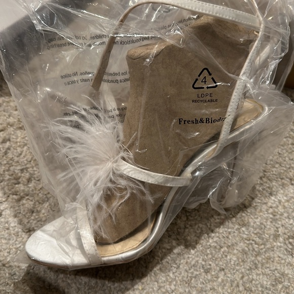 White satin fur sandal - Jenevya - Picture 3 of 4